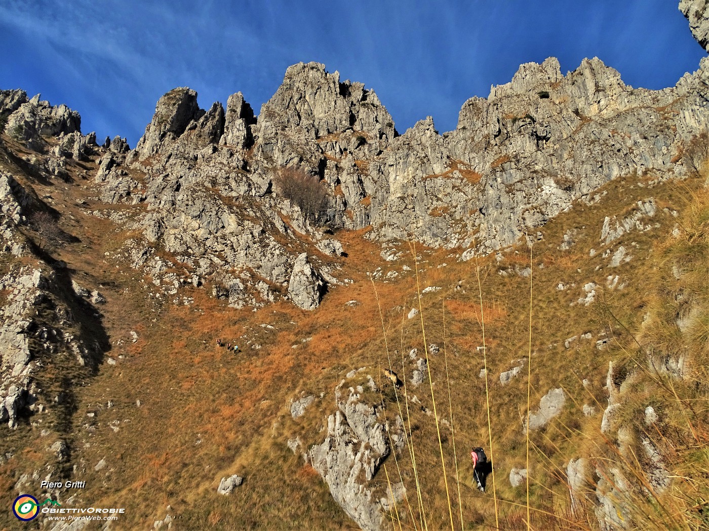 01 Salendo il ripido Canalino dei sassi.JPG